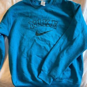 GILDAN Nike sweatshirt never worn